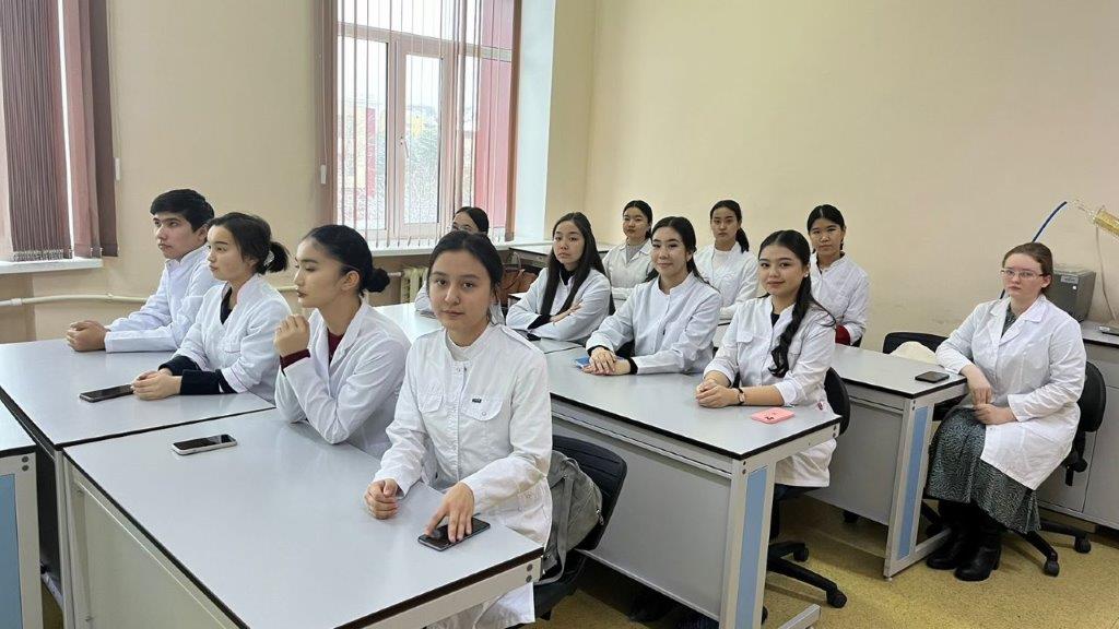 Университет мектептері кезекті «Адалдық сағатын» өткізді